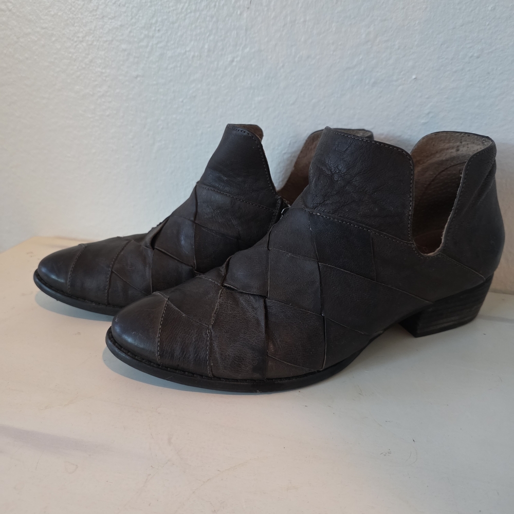 Seychelles Deep Ankle Bootie - Picture 3 of 7